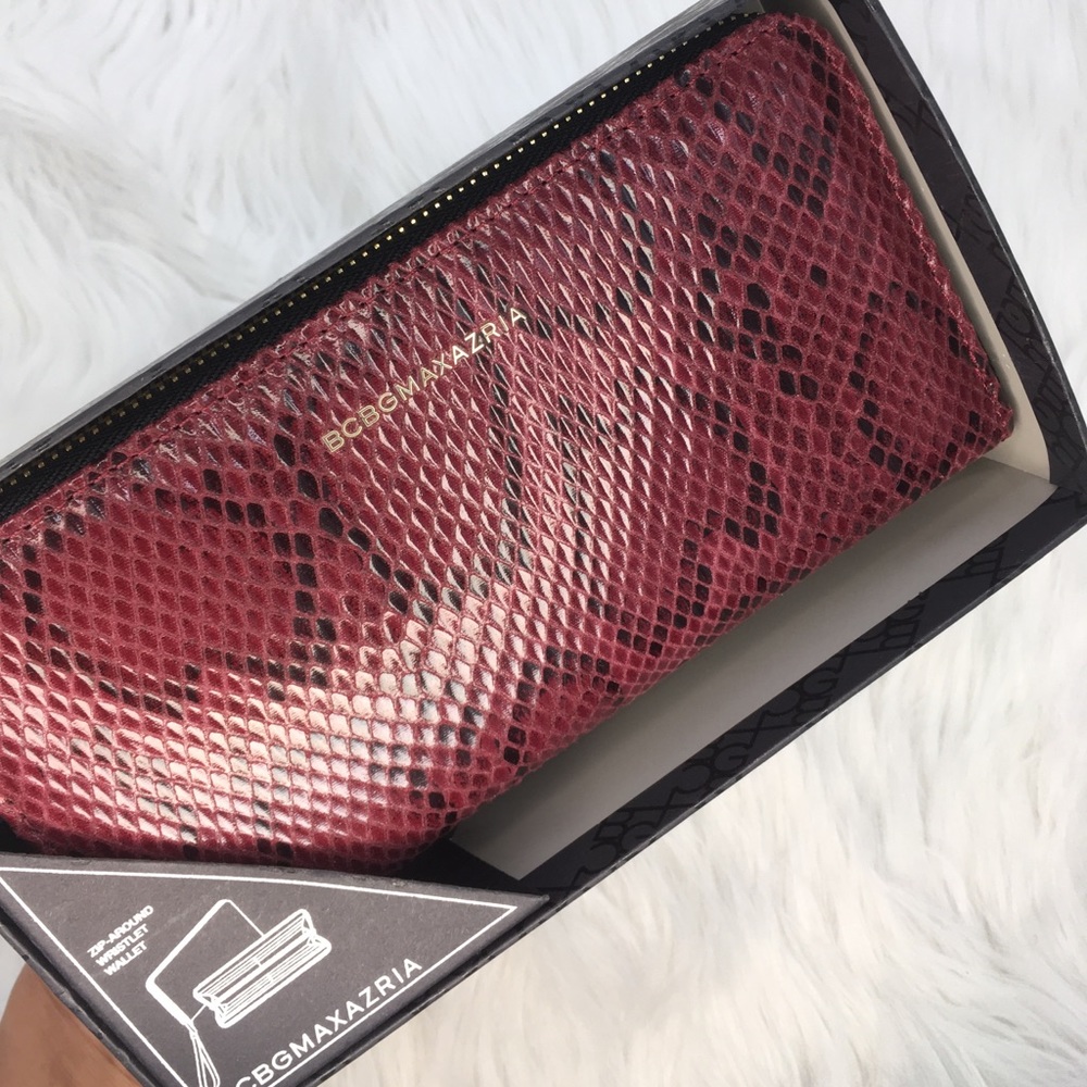 NIB BCBG Maxazria wristlet wallet removable strap